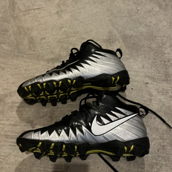 Men’s Nike Alpha Football Cleats - Picture 3 of 3